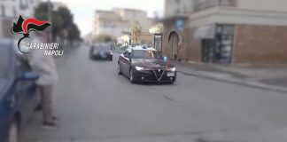 Rocambolesco inseguimento dopo un furto, due giovani arrestati a Napoli