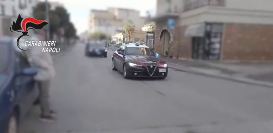 Rocambolesco inseguimento dopo un furto, due giovani arrestati a Napoli