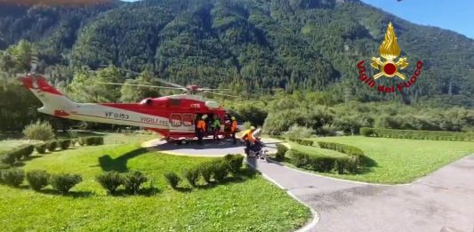 Maltempo, 29 escursionisti ed un cane bloccati in Val Seriana: recuperati in elicottero / Video