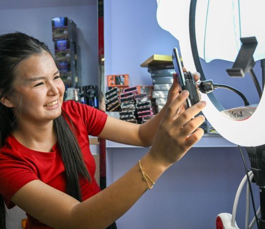 Cina: a Horgos il live streaming spinge l’e-commerce transfrontaliero (3)