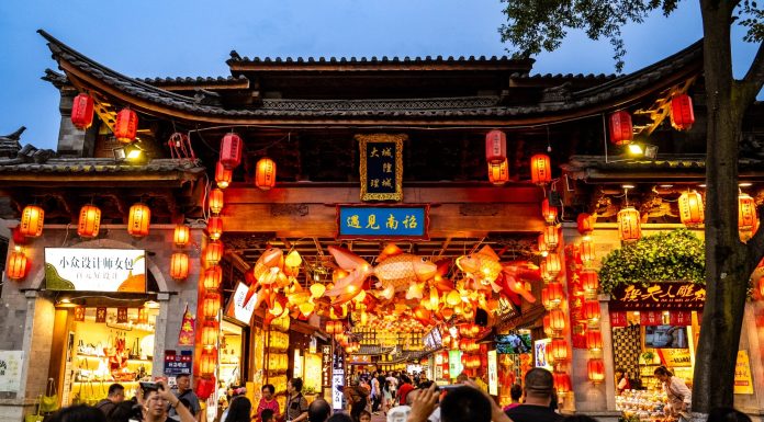 Cina: nei primi sette mesi oltre 22mln di turisti nell’antica città di Dali (1)
