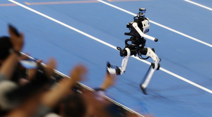 Cina: robot umanoidi si sfidano tra sport e prove di abilità (1)