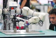 Cina: robot umanoidi si sfidano tra sport e prove di abilità (2)