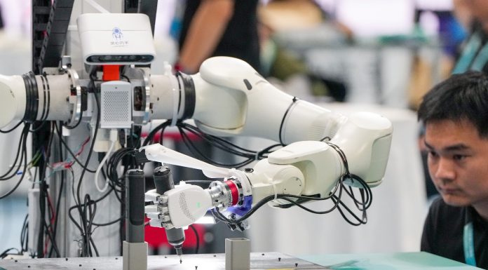 Cina: robot umanoidi si sfidano tra sport e prove di abilità (2)
