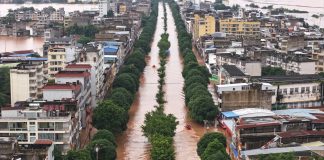 Cina: forti piogge nel Guangxi, evacuati i residenti rimasti bloccati (1)