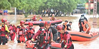 Cina: forti piogge nel Guangxi, evacuati i residenti rimasti bloccati (2)