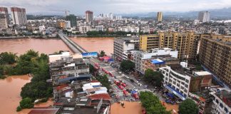Cina: forti piogge nel Guangxi, evacuati i residenti rimasti bloccati (3)