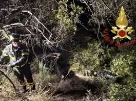 Cade con la macchina in un precipizio, un 44enne muore a Sassari