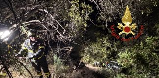 Cade con la macchina in un precipizio, un 44enne muore a Sassari