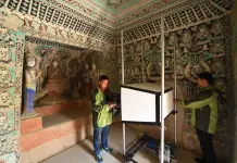 Cina: restauratori al lavoro per preservare nel tempo le grotte di Mogao