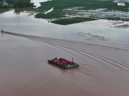 Cina: ponte galleggiante impiegato nei soccorsi per inondazioni nel Guangxi (2)