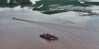 Cina: ponte galleggiante impiegato nei soccorsi per inondazioni nel Guangxi (2)