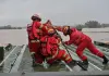 Cina: ponte galleggiante impiegato nei soccorsi per inondazioni nel Guangxi (3)