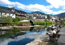 Cina: turisti dipingono i paesaggi rurali del villaggio di Likeng (2)