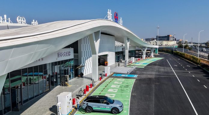 Cina: infrastrutture di ricarica per EV in rapida crescita nei primi sette mesi