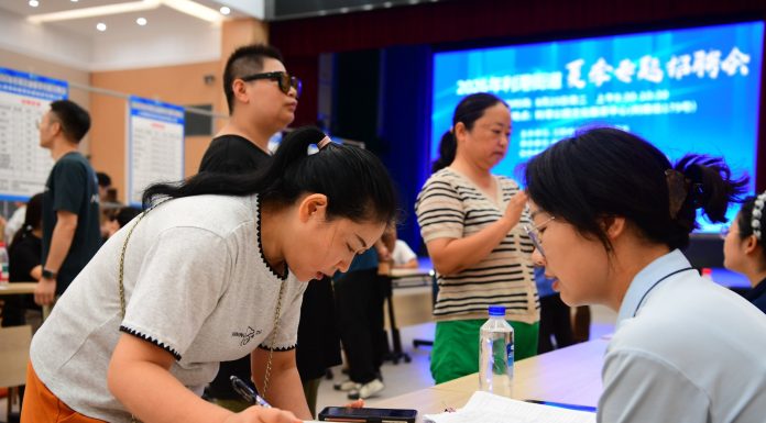 Cina: fiere del lavoro e corsi di formazione per favorire l’occupazione (3)