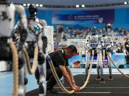 Cina: sfida a tiro alla fune ai Giochi mondiali dei robot umanoidi (1)