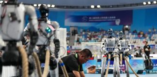 Cina: sfida a tiro alla fune ai Giochi mondiali dei robot umanoidi (1)
