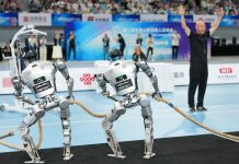 Cina: sfida a tiro alla fune ai Giochi mondiali dei robot umanoidi (3)