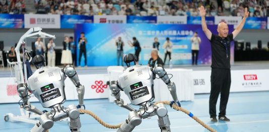 Cina: sfida a tiro alla fune ai Giochi mondiali dei robot umanoidi (3)
