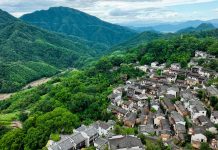 Cina: raccolti autunnali colorano il villaggio di Huangling nel Jiangxi (1)