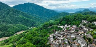 Cina: raccolti autunnali colorano il villaggio di Huangling nel Jiangxi (1)