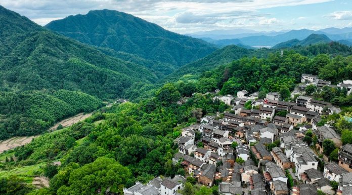 Cina: raccolti autunnali colorano il villaggio di Huangling nel Jiangxi (1)