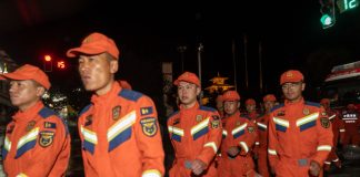 Cina: soccorritori diretti a Gyirong dopo la colata di fango (1)