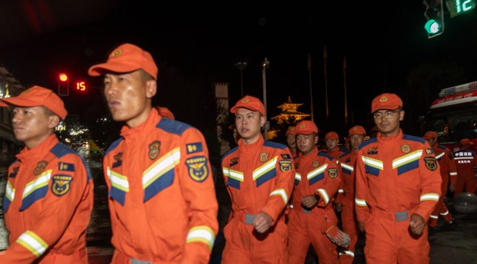 Cina: soccorritori diretti a Gyirong dopo la colata di fango (1)