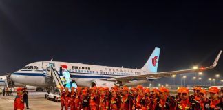Cina: soccorritori diretti a Gyirong dopo la colata di fango (3)