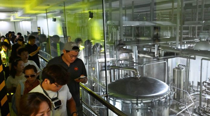 Cina: Qingdao, il Museo della birra Tsingtao attira sempre più visitatori (2)
