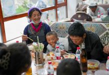 Cina: ricollocati residenti e turisti dopo colata di fango nello Xizang (1)