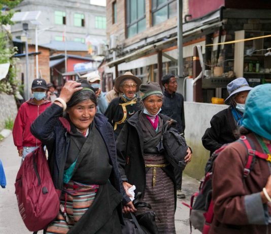 Cina: ricollocati residenti e turisti dopo colata di fango nello Xizang (3)