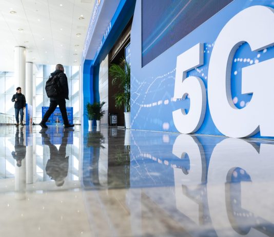Cina: abbonamenti a rete mobile 5G superano il 70% del totale