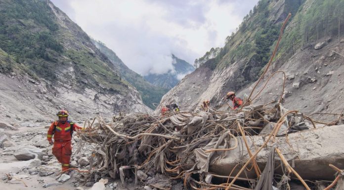 Cina: proseguono i soccorsi dopo la colata di fango a Gyirong nello Xizang (1)