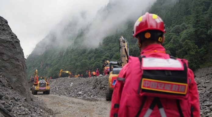Cina: proseguono i soccorsi dopo la colata di fango a Gyirong nello Xizang (4)