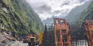 Cina: Xizang, oltre 2.000 soccorritori al lavoro dopo la colata di fango (2)