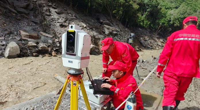 Cina: Xizang, oltre 2.000 soccorritori al lavoro dopo la colata di fango (3)