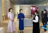 Kirghizistan: Peng Liyuan visita Museo storico nazionale