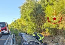 Auto contro il guardrail a Posada, quattro feriti