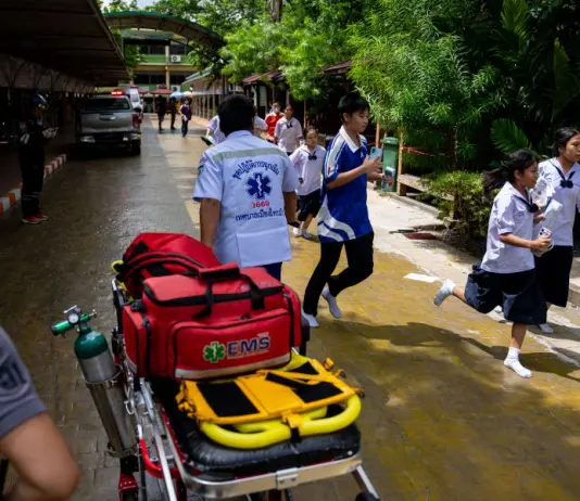Sparatoria in una scuola vicino Bangkok, diversi morti e feriti