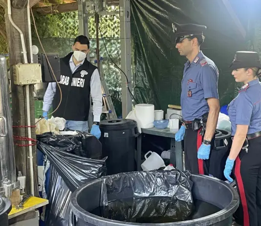 Scoperta una raffineria di cocaina a Latina, 5 arresti e sequestrati oltre 28 kg di droga