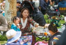 Cina: tradizione del Lingka durante il Festival Shoton nello Xizang (3)