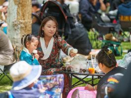 Cina: tradizione del Lingka durante il Festival Shoton nello Xizang (3)