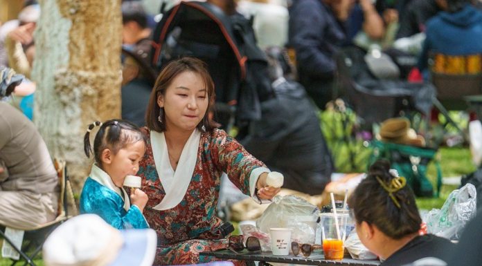 Cina: tradizione del Lingka durante il Festival Shoton nello Xizang (3)