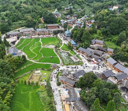 Cina: Hunan, Huxingshan attira turisti con clima montano e ricco patrimonio (2)