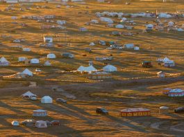 Cina: festival delle tende tra tradizioni e sport nel Sichuan (2)