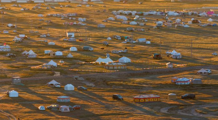 Cina: festival delle tende tra tradizioni e sport nel Sichuan (2)