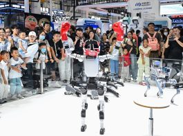 Cina: Pechino, World Robot Conference 2026 attrae numerosi visitatori (1)