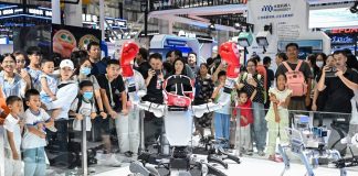 Cina: Pechino, World Robot Conference 2026 attrae numerosi visitatori (1)